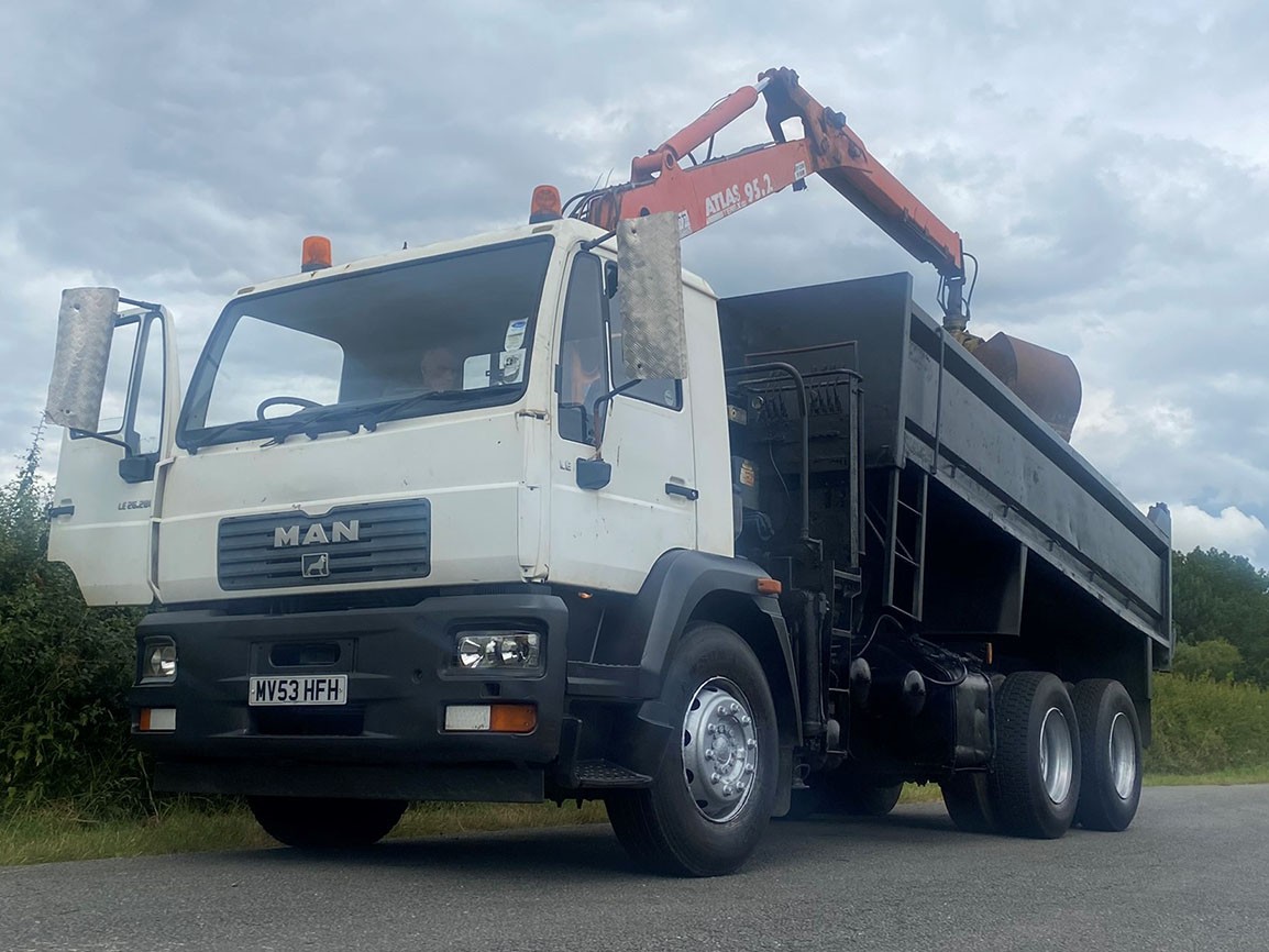 MAN LE 26 280 6 X 4 Tipper With Grab