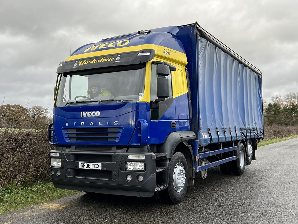 Iveco Stralis 420 6 X 2 Curtainsider 
